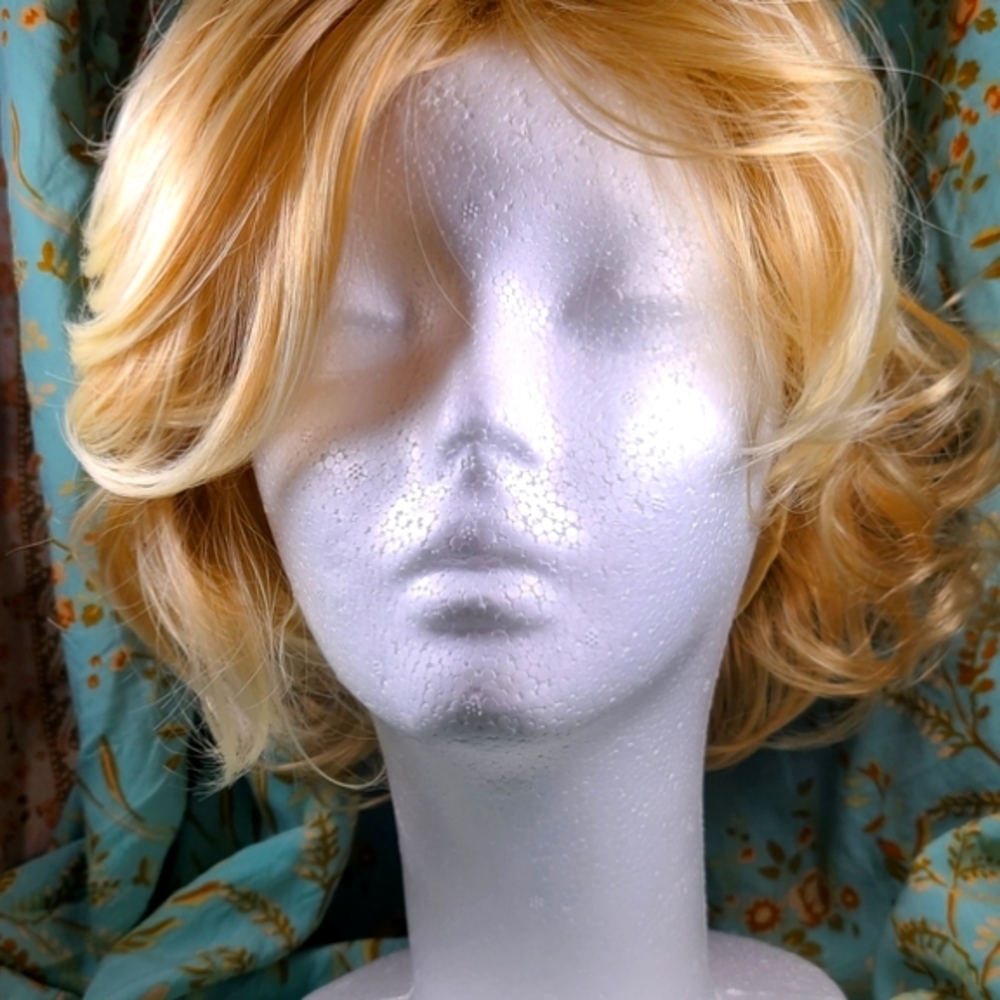 Lace Front Blonde Curley Wig NEW